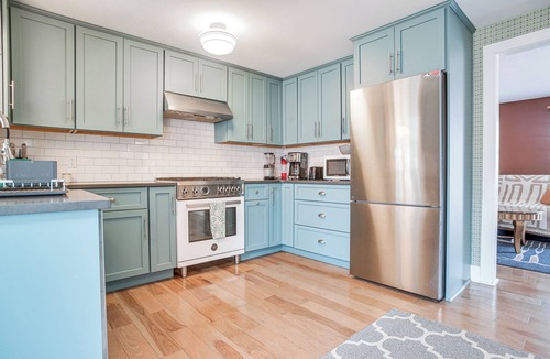 Lagoon Heights House | 4 Mi to Inkwell Beach: Home in Oak Bluffs!