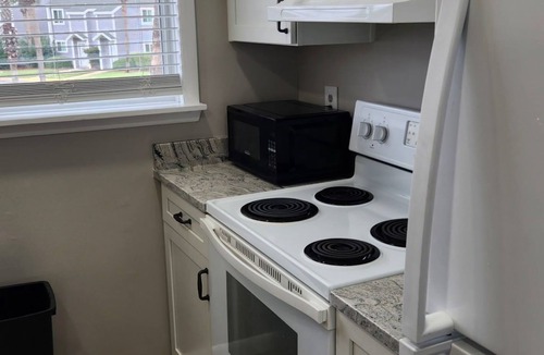 Destin House | 4 Min Walk to Beach and Lakefront Patio! Patio + Community Pool!