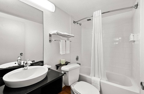 Ludlam Hotel | 4 Rooms Close to Graoeland Water Park - 4.5 miles | Pets Allowed
