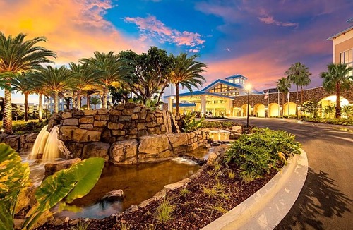 Florida Center Hotel | 4-Star Hotel ∙ Universal's Loews Sapphire Falls Resort