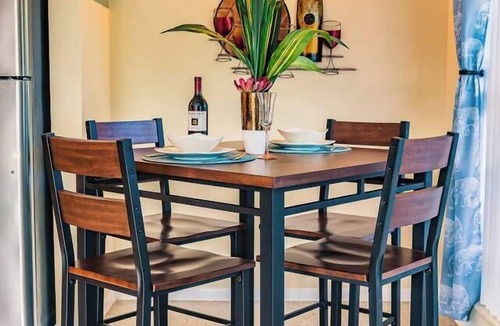 Poinsettia Heights Apartment | #4 ❤️ Sunny, Newly Furnished 1BR apt