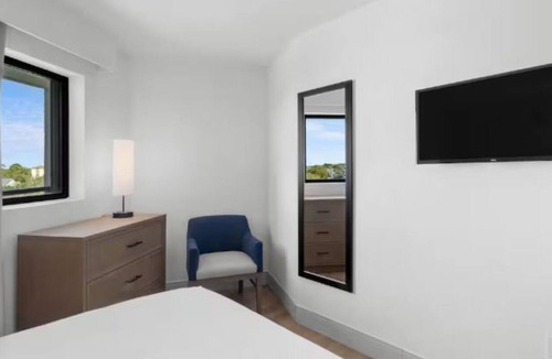 Myrtle Beach Hotel | 4 Units Condo with Ocean Views, Pools & Nearby Shopping and Dining