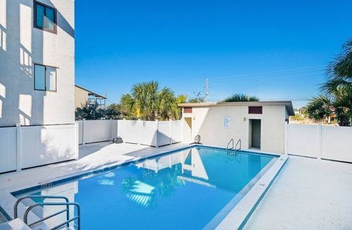 Holiday Beach Apartment | ☀️400ft to Beach-Pool- Budget Friendly-1BR Sandcastle Villas #24☀️