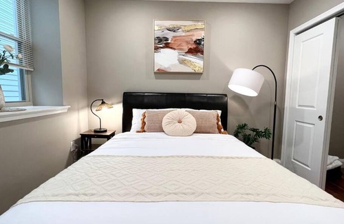 Logan Square Apartment | 405 Spacious and superior 1BDR APT in center city