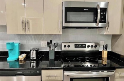 Logan Square Apartment | 406 The easy stays in central city of Philadelphia