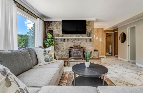 Cascade House | 4925 Pike Unit1