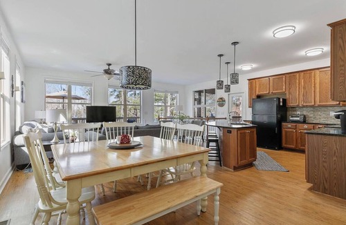 Woodland Shores House | 4BR/4.5BA, Screened Porch, Deck, Game Room & More!