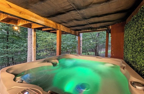 The Woods Cabin | 4BR Cabin | Game Rm | Fire Pit | Hot Tub | Pool and Resort Access