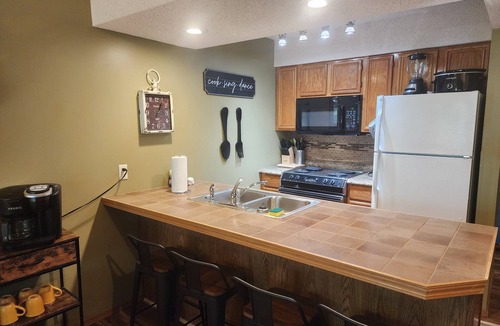 Notch Estates Condo | 4BR Connected Condo Near Silver Dollar City | Great for Groups (CR)