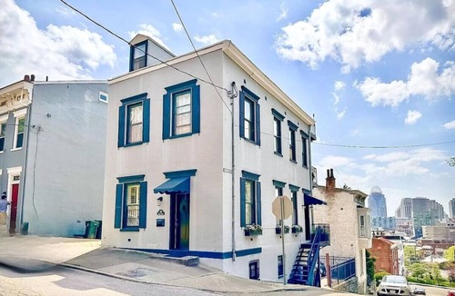 Pendleton House | 4BR House | City Views | Balconies | Walk to OTR