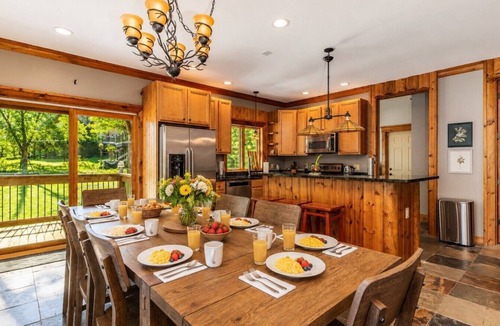 Apple River House | 4BR | Pool Table + Foosball |