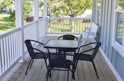 Davis House | 4BR Soundfront Cottage Private Dock Fishing