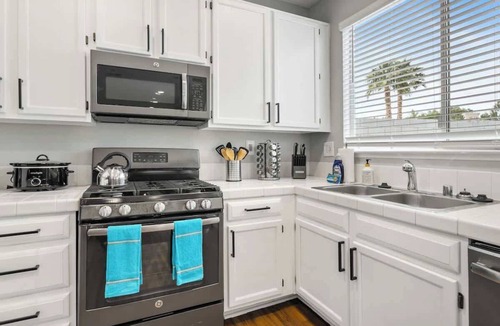 Foothills House | 4BR Vegas Home w/NEW Pool & Spa! Oasis of Luxury