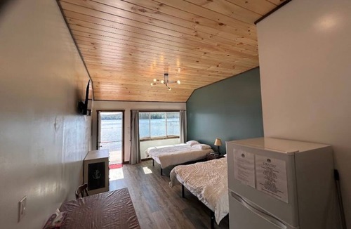 Town of Webb Hotel | 4th Lake Front Beachside Motel room at Eagle Bay Village
