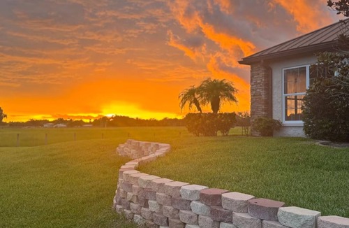 Taylor Creek House | 5.5 acre peaceful and private retreat