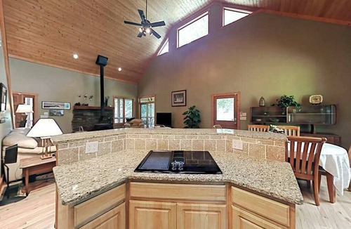 Alexander House | 5-Acre Hideaway | Screened Porch | Tall Ceilings, Office Loft | Wildlife