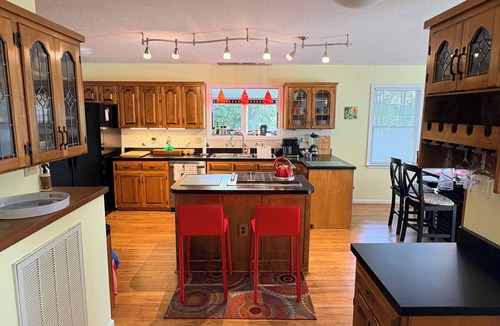 Henrico House | 5 Bdr/4 Bath on quiet inlet with huge screened in porch