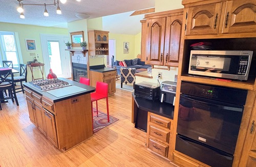 Henrico House | 5 Bdr/4 Bath on quiet inlet with huge screened in porch
