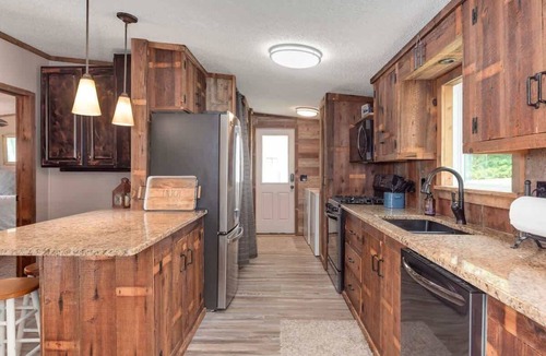 Henrico House | 5 Bdrm, 12 Bed w/Stunning Waterfront Views on LKG