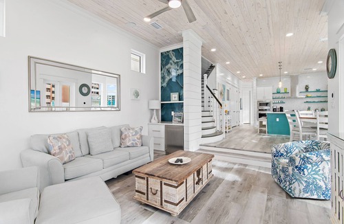 Holiday Isle House | 5 Bedroom Gulf Front Home with Seasonal Beach Service & Bikes | Land Zen