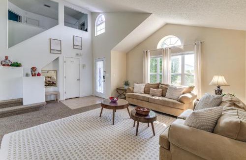 Lindfields House | 5 Mi to Disney! Family Getaway w/Poolside Oasis