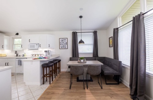Sunset View House | 5 Min to Grand Ole Opry · 3BR Sleeps 10 · Family