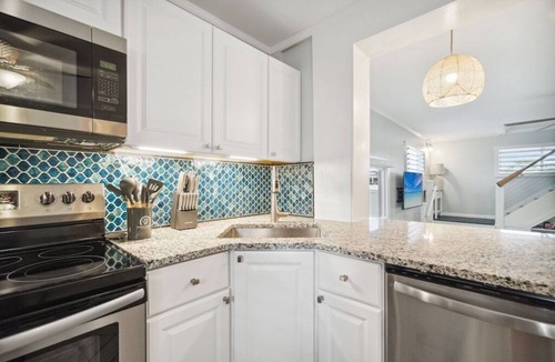 Holiday Beach House | 5 min walk to Beach~Sleeps 12~Arcade Games~4 Bdrm