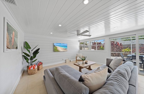 Paver Park House | 5 Star ⭐️ Bright, Spacious Home - Downtown, Restaurants, Shopping, Beaches