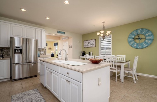 Sunset Island House | 5-Star*Sunset Island Townhouse, close to POOLS, Beach Chairs, FREE Linens/Towels