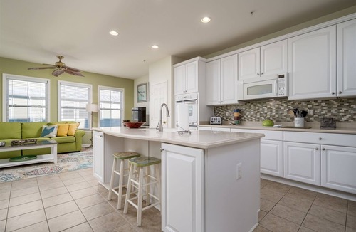 Sunset Island House | 5-Star*Sunset Island Townhouse, close to POOLS, Beach Chairs, FREE Linens/Towels