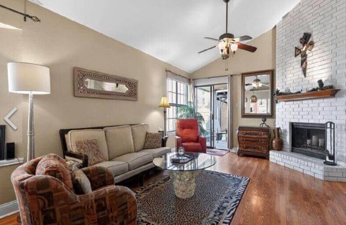 Grapevine House | 5 star Super Host, 3-bedroom, one story, Hottub Grapevine, Lake Access