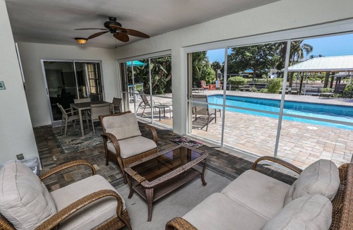 Mid Island House | 5150 Williams Drive, 3 Bedroom, Sleeps 6