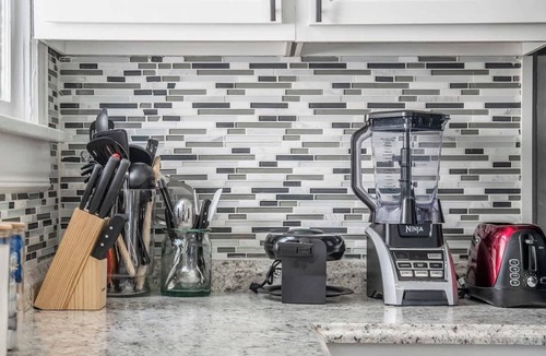 Southeast Omaha House | 5BR Family Retreat | 14ft Swim Spa + Pool Table