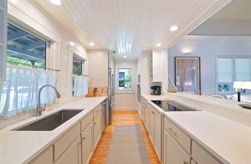 Seaside House | 6 Houses to Beach in Seaside, Screened Porch, Steps to Restaurants + 2 Bikes!