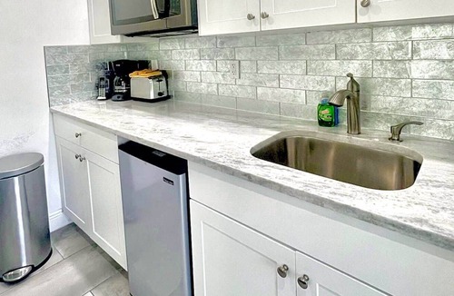 Victoria Park Apartment | 628B FLL Studio- 1.5 mi to Beach & Las Olas Blvd