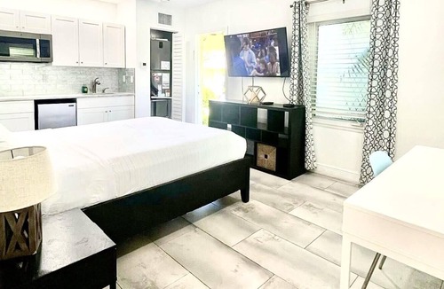 Victoria Park Apartment | 628B FLL Studio- 1.5 mi to Beach & Las Olas Blvd