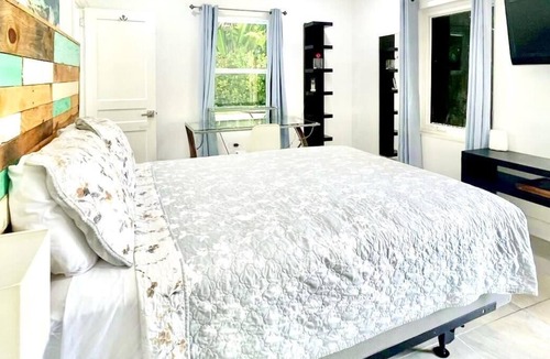 Victoria Park Apartment | 632B FLL Studio- 1.5 mi to Beach & Las Olas Blvd