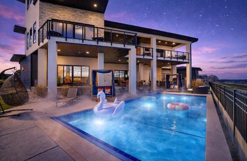Twin Falls House | 6K SQFT Lux Heated Pool Hot Tub Sauna Speakeasy