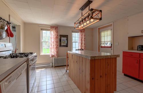 Bakers Mills House | 7 minutes to Gore Mountain skiing, 4 bdrm, sleeps 10