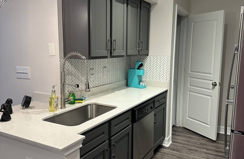 South Central Houston Apartment | 7550 Kirby Dr