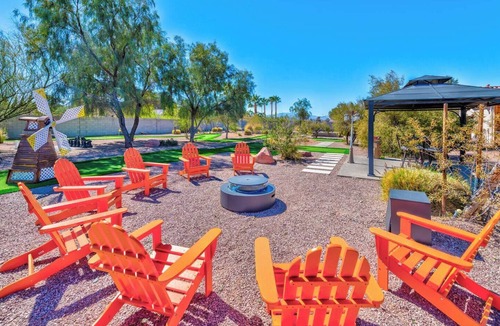 Paradise House | 777RENTALS - Vegas Resort | Pool, Pickleball, Mini Golf, Sauna