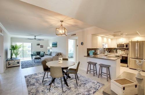 McGregor Condo | 8 Mi to Beach: Modern Condo in Fort Myers!