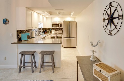 McGregor Condo | 8 Mi to Beach: Modern Condo in Fort Myers!