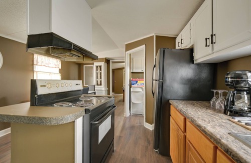 Crisp House | 8 Mi to Dtwn Greenville: Bethel Home w/Yard