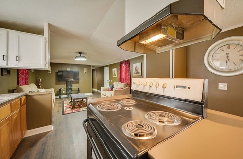 Crisp House | 8 Mi to Dtwn Greenville: Bethel Home w/Yard