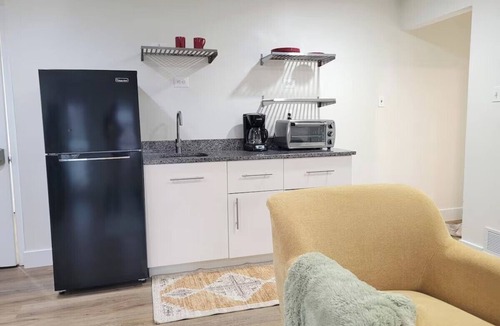 Tysons Bed & Breakfast | 8403 Woodford · Charming | Tysons | Central | 4 bd 3 bth