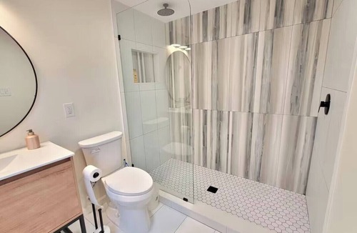 Tysons Bed & Breakfast | 8403 Woodford · Charming | Tysons | Central | 4 bd 3 bth