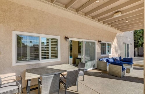 Paradise House | 9 bedroom estate close to the strip