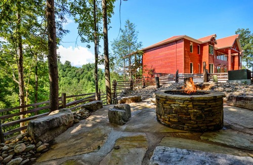 Pittman Center Cabin | 948 m² Cabin ∙ 14 bedrooms ∙ 44 guests