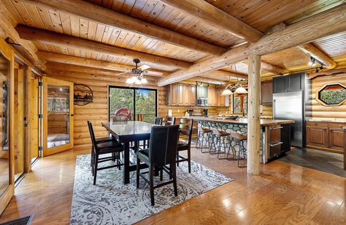 Whispering Pines Cabin | 9BR Luxury Verde River Compound/Hot Tub, Pizza Oven, Game Room, Bar & Fire Pit